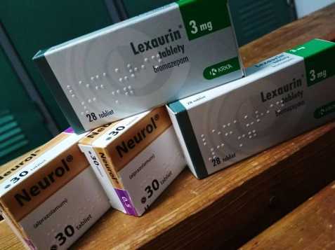 {^*_}& prodává,me všechny druhy léků 4