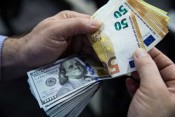 Kupte si dolarové bankovky, eurobankovky a librové